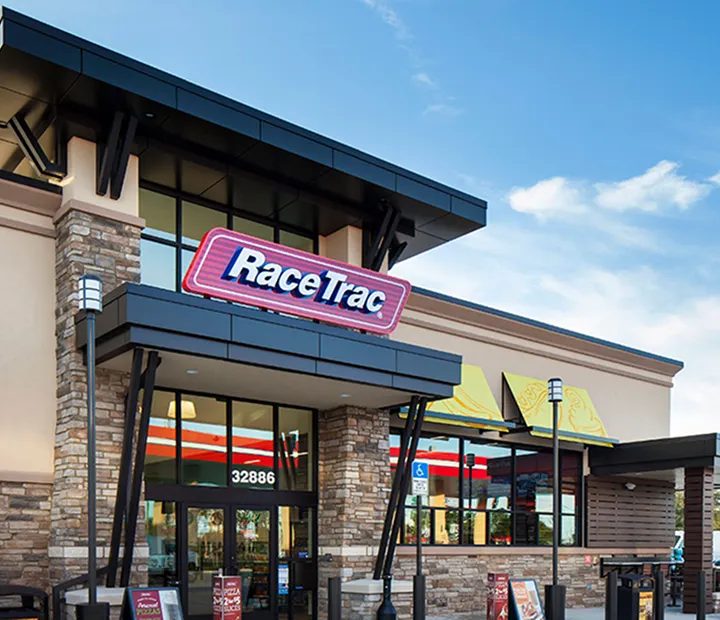 RaceTrac-front-of-house-hero (1) 2.webp