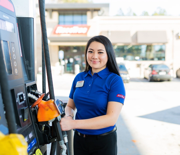 RaceTrac associate pumping gas